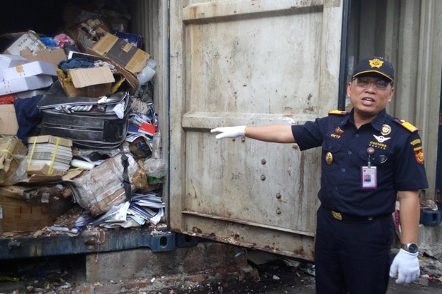 Ribuan Sex Toys Dibakar...