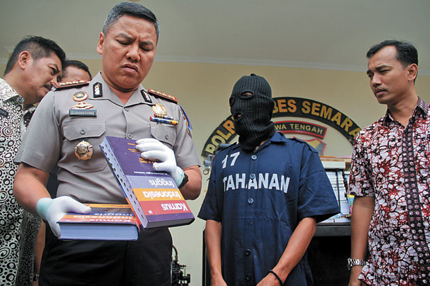 Ribuan Buku Paket Palsu...