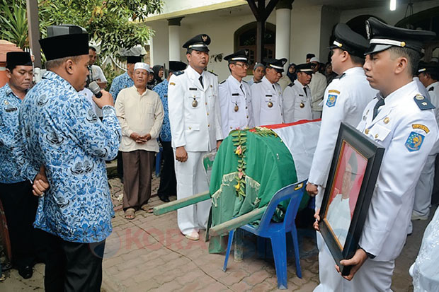 Ratusan Pelayat Antar...