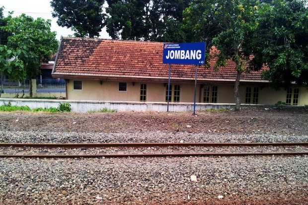 Warga Robohkan Pagar...