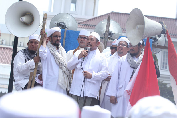 Ada Gubernur Tandingan,...
