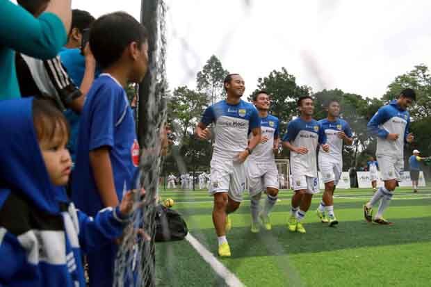 Persib Menunggu Lawan...