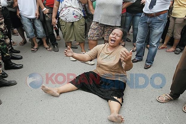 Warga Jalan Timah Tuntut...