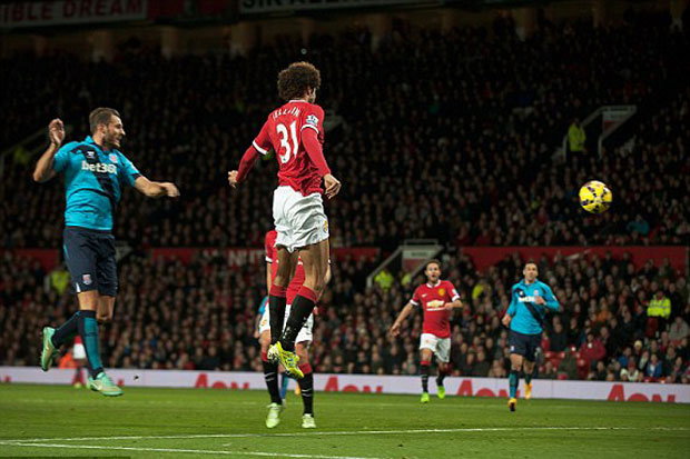 Manchester United Gulung...