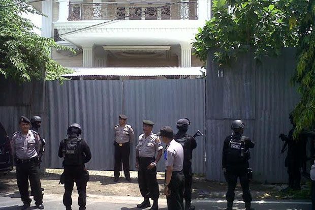 KPK Geledah Rumah Fuad...