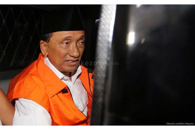 Petugas KPK Sewa Tukang...