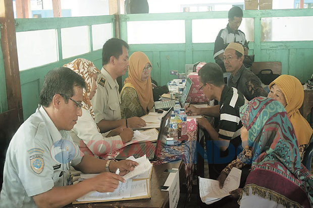 Warga 2 Desa Dukung...