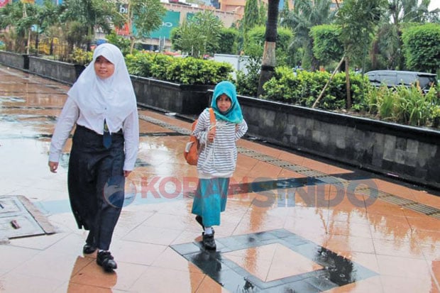 Lantai Pedestrian Pusat...