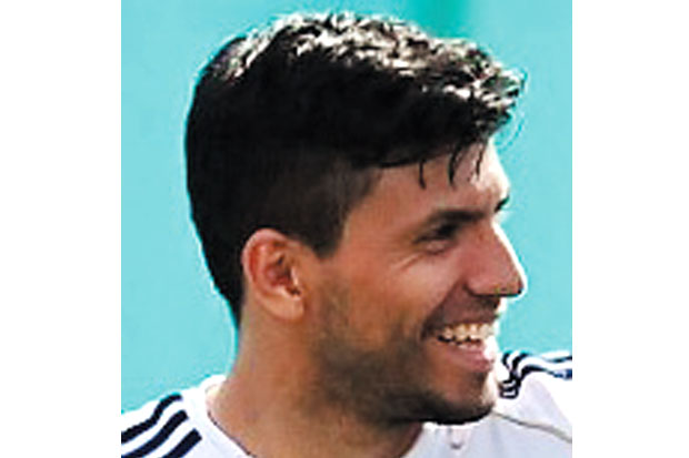 Aguero Siap Bujuk Messi