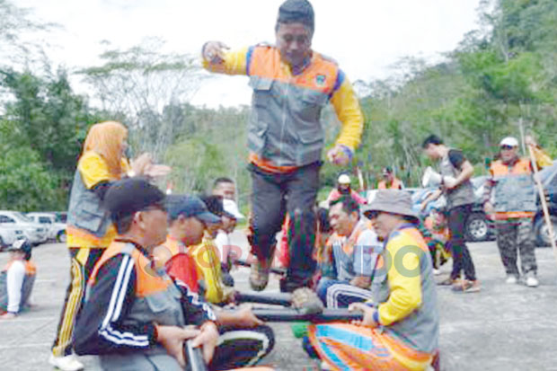 Pimpinan dan Staf Harus...