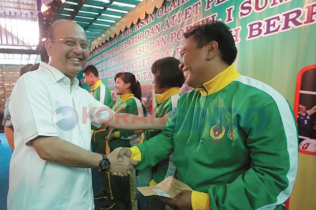 Pemko Berikan Penghargaan...
