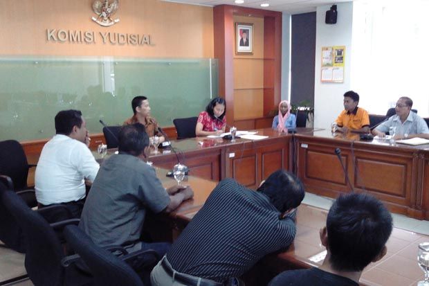 Pencari Kayu Bakar Didenda...