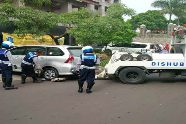 Parkir Liar, Puluhan...
