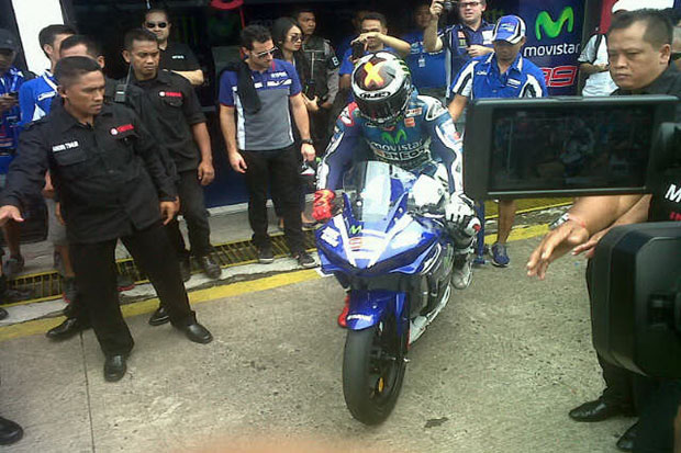 Lorenzo Kecewakan Pembalap...