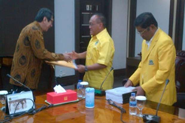 Menkumham Bentuk Tim...
