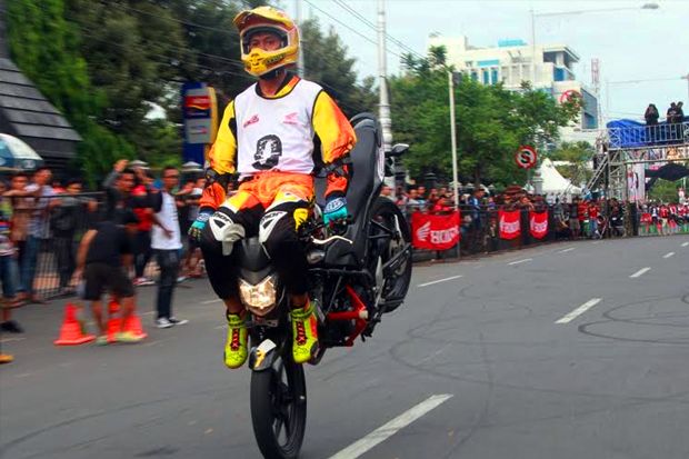 Honda CB150R StreetFire...