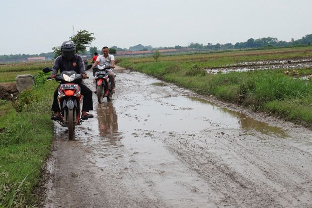 Jalan Penghubung Empat...
