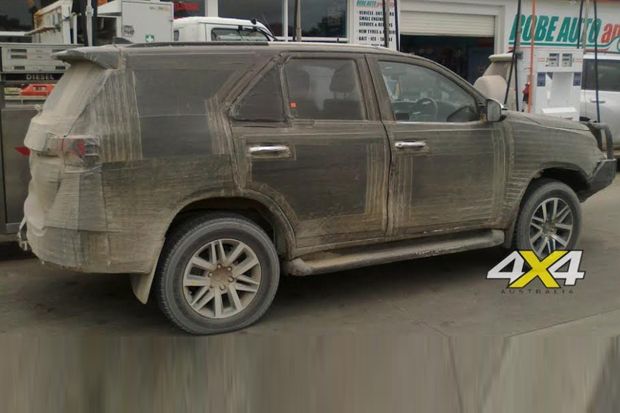 Snapshot Toyota Fortuner...
