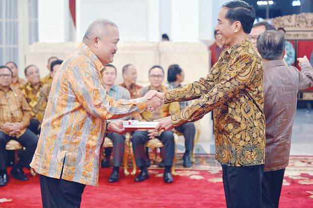 Kehadiran Alex Mengundang...