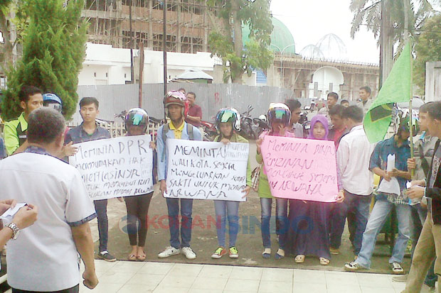 Mahasiswa Minta Pemkot...