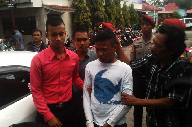 Bocah Ini Diperalat...