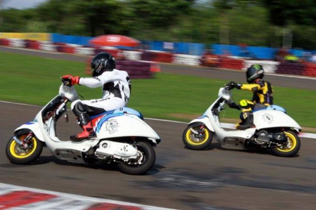 Kutu Vespa Ikut Balap...