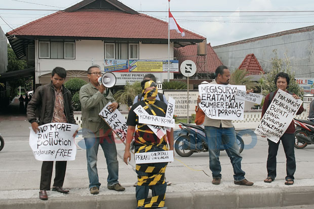 Bupati MKP Digugat LSM...