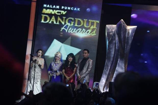 Ayu Ting Ting Bawa Pulang...