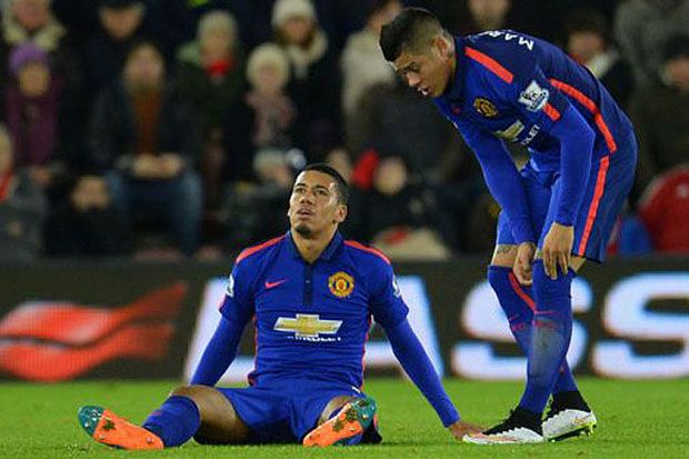 Smalling Kembali Bela...