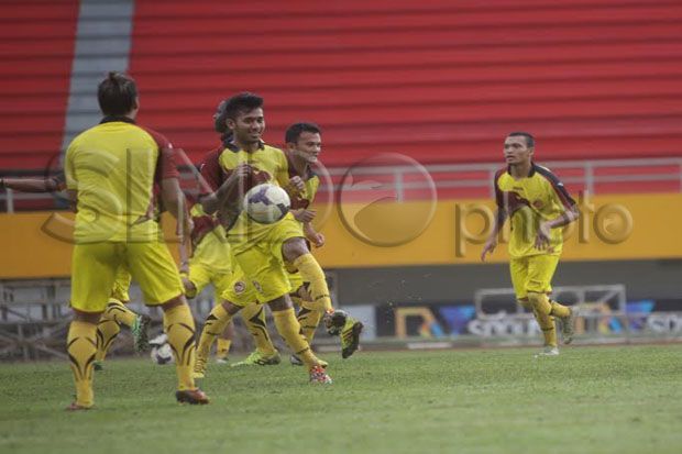 Meramu Komposisi Terbaik...