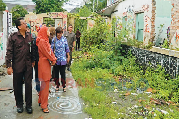 Hakim Sidang di Tempat...
