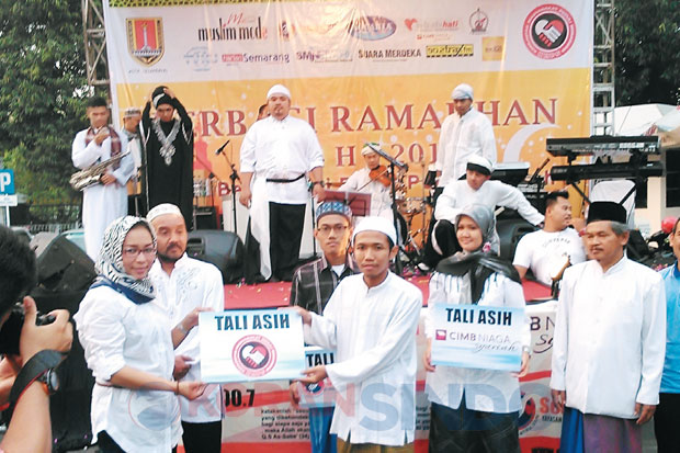 Berbagi Santunan sekaligus...