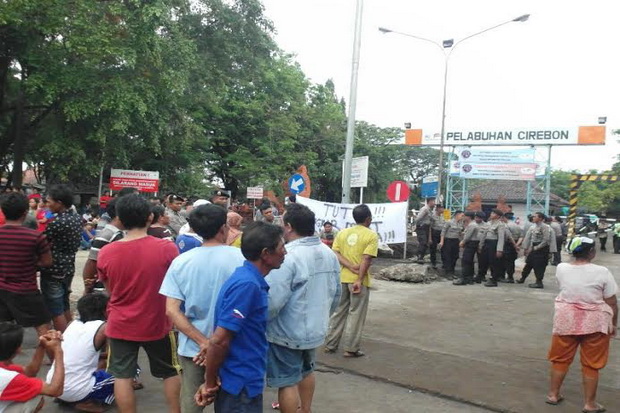 Ratusan Grandong Lumpuhkan...