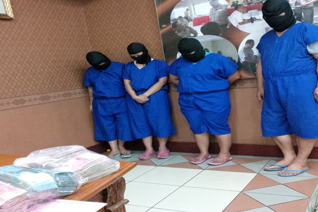 Suami Istri Ini Jadi...