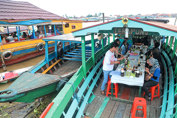 Nongkrong Seru di Warung...