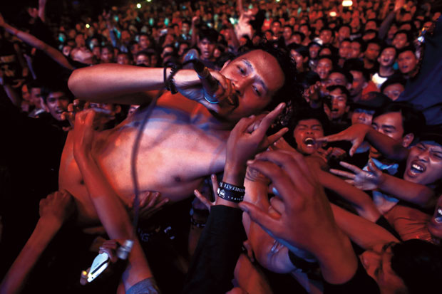 Burgerkill Tampil Memukau...