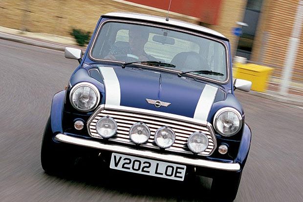 Mini Cooper Austin Dihancurkan...
