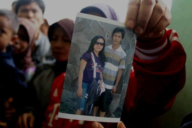 Cari Info Korban Longsor,...