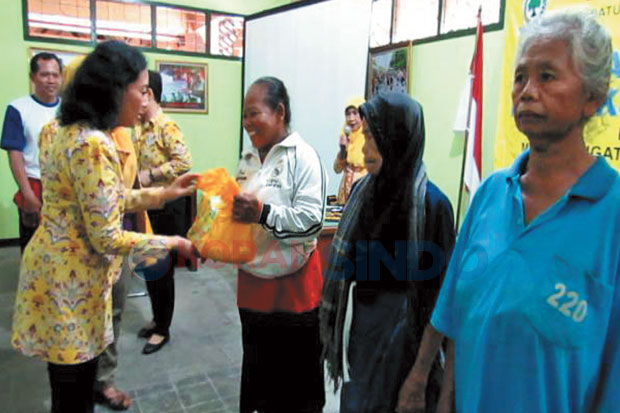 Buruh Gendong Harus...