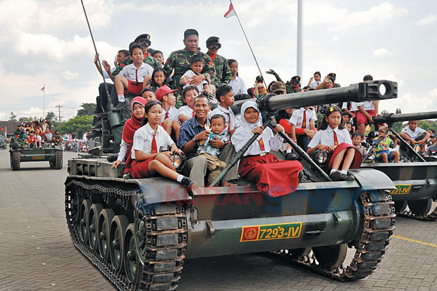Warga-TNI Kolaborasi...