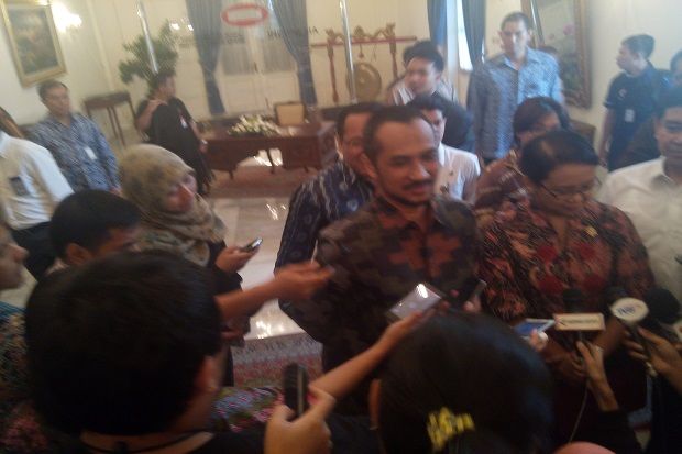 Tegaskan Anti-Korupsi,...