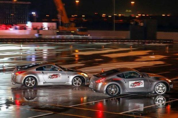 Sepasang Nissan 370Z...