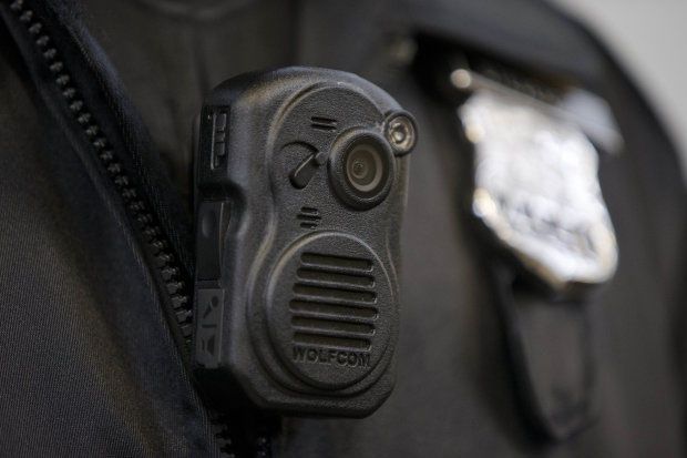 Petugas LAPD Dilengkapi...