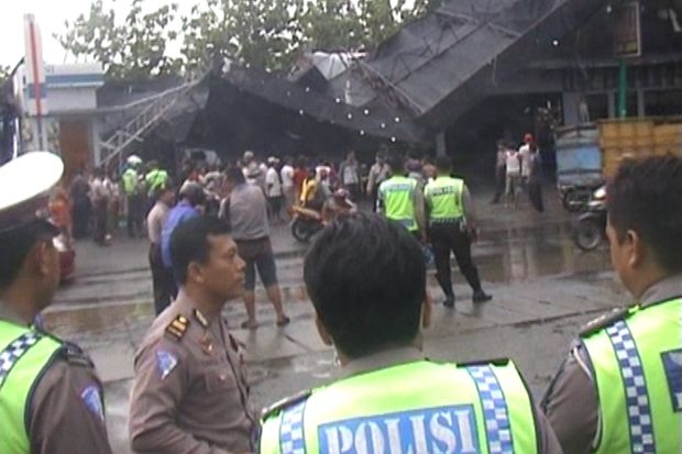 Rumah Makan Diterjang...