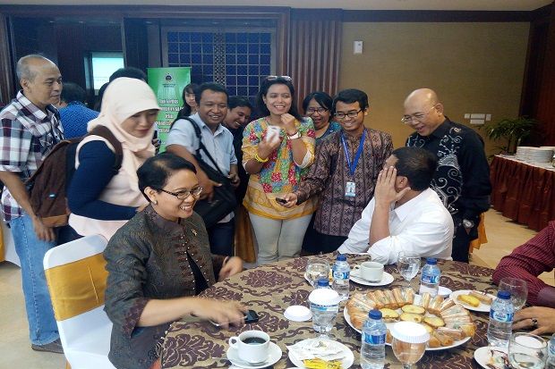 Penerimaan Devisa‬...