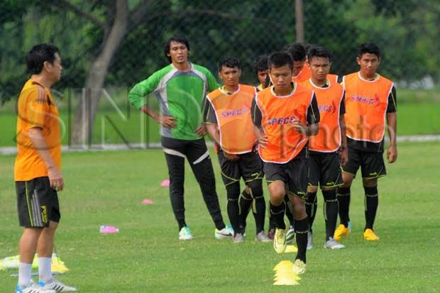 Terganjal Utang, Persebaya...