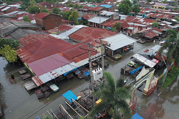 Banjir Bandang Landa...
