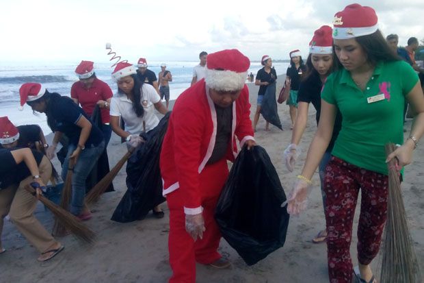 Puluhan Santa Clause...