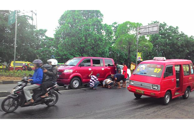 Hindari Macet, Mobil...
