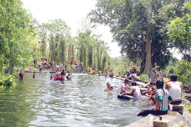 Wisata Air Mencar Primadona...